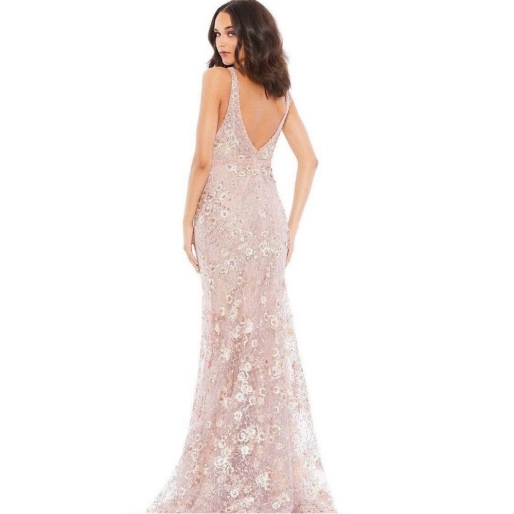 NWT Mac Duggal Floral Embellished Sleeveless Plunge Neck Gown Dress